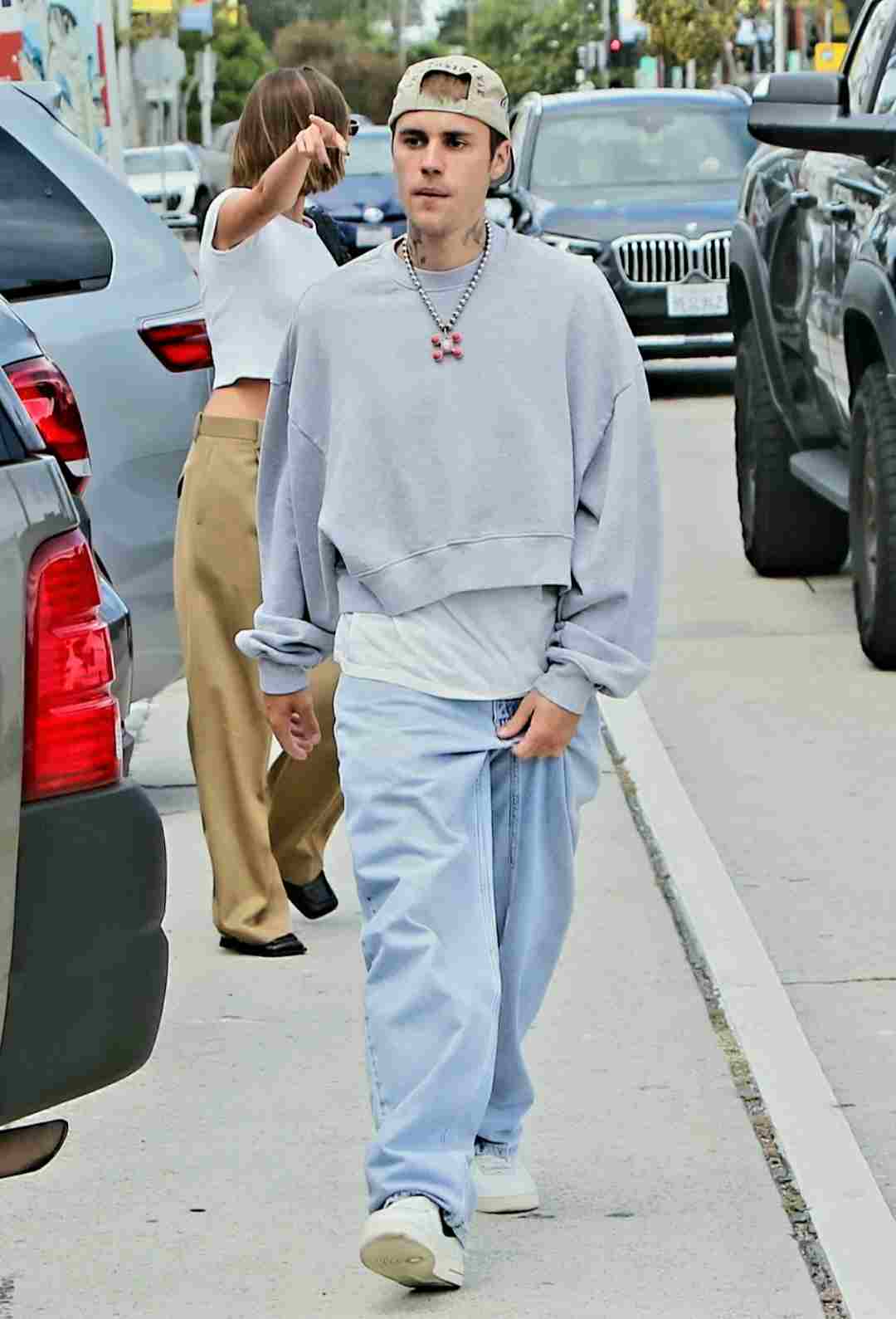 ست نایک تکفلیس و کتانی سفید جاستین بیبر – Justin Bieber Nike tech fleece outfit