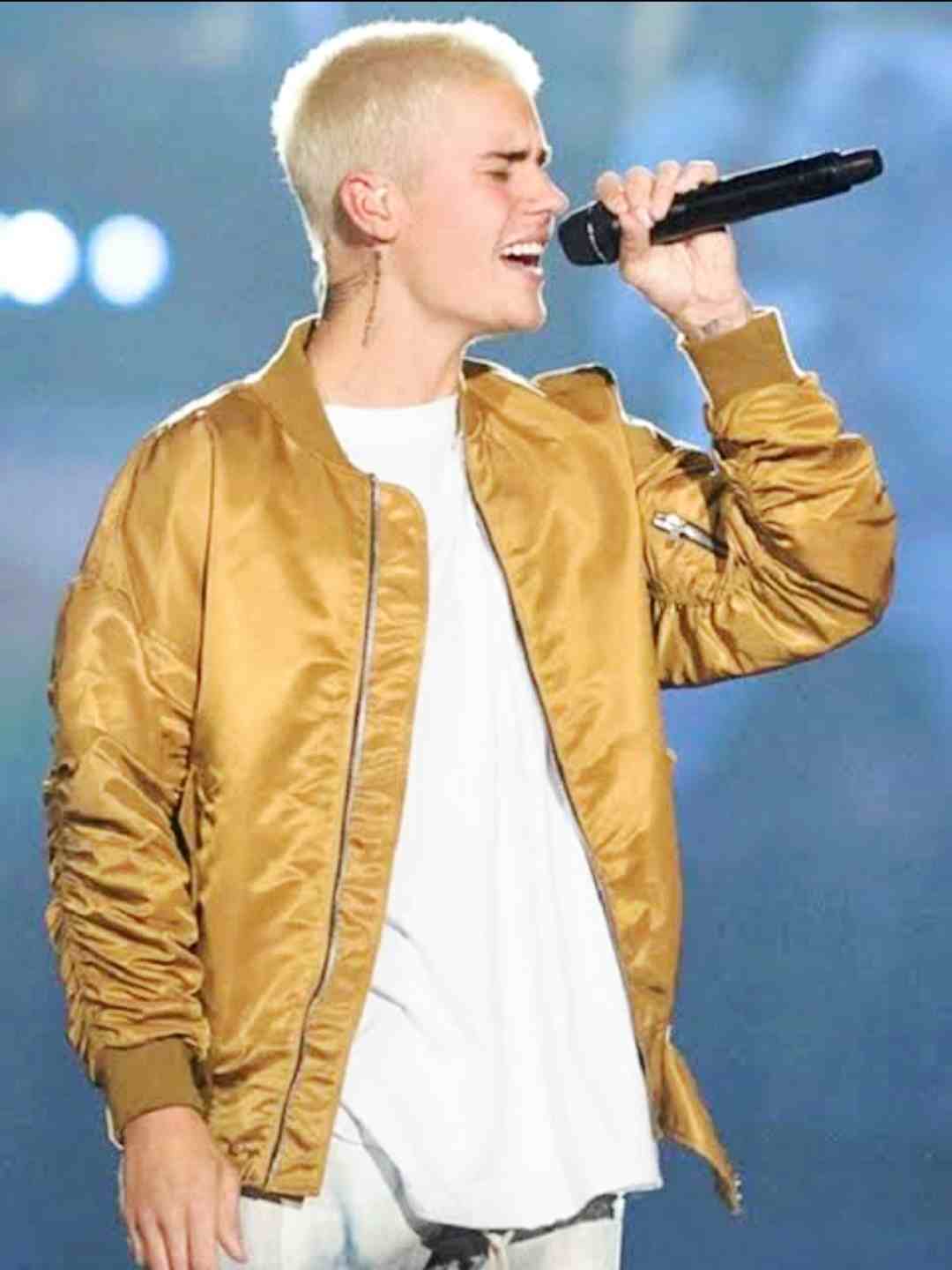 بامبر چرمی و هودی طوسی جاستین بیبر – Justin Bieber leather bomber layered street style