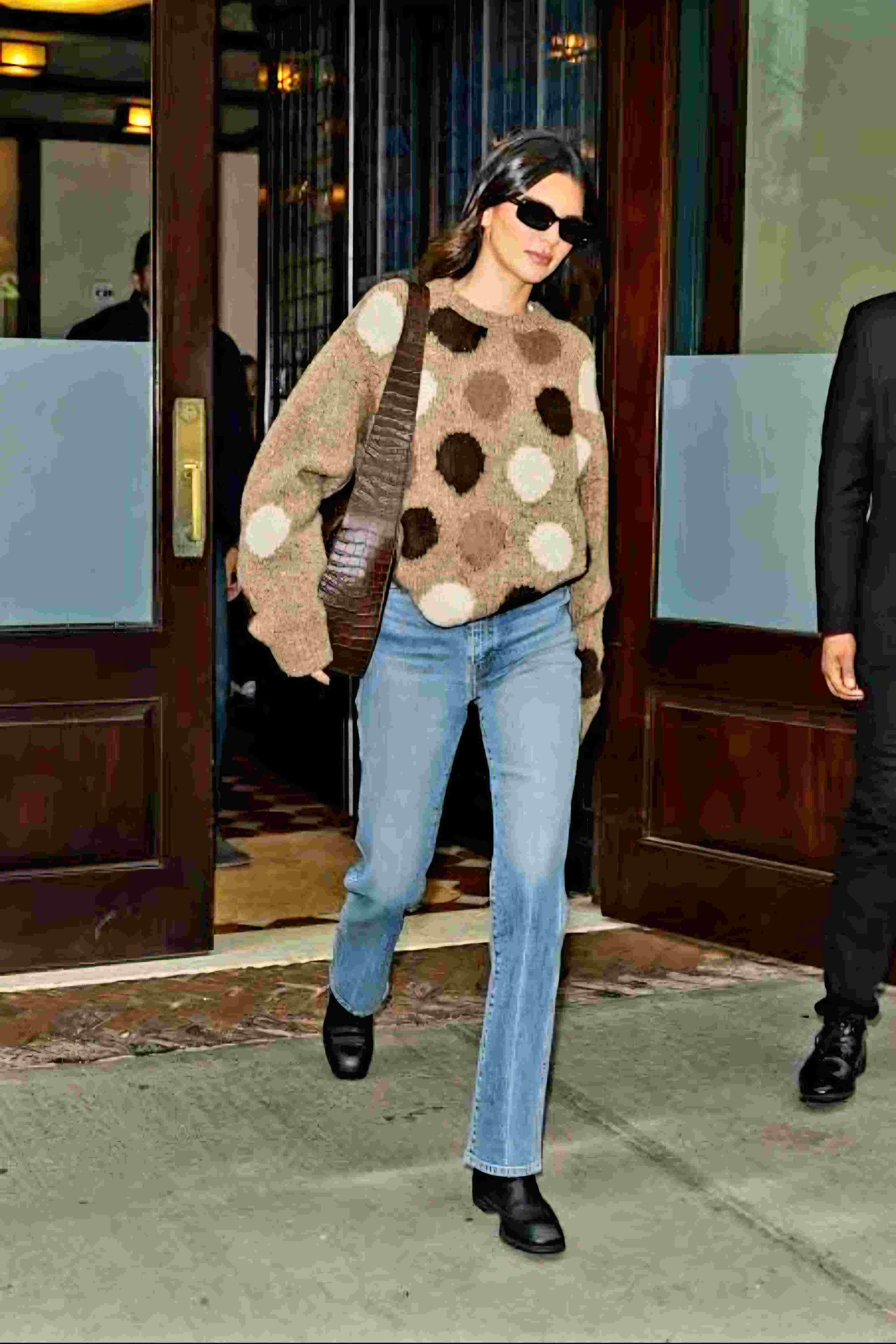 Kendall Jenner oversized brown sweater casual look
