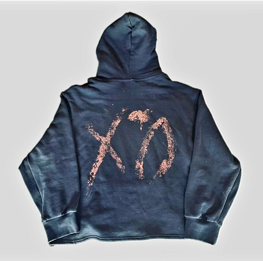 the_weeknd_signature_look_black_bomber