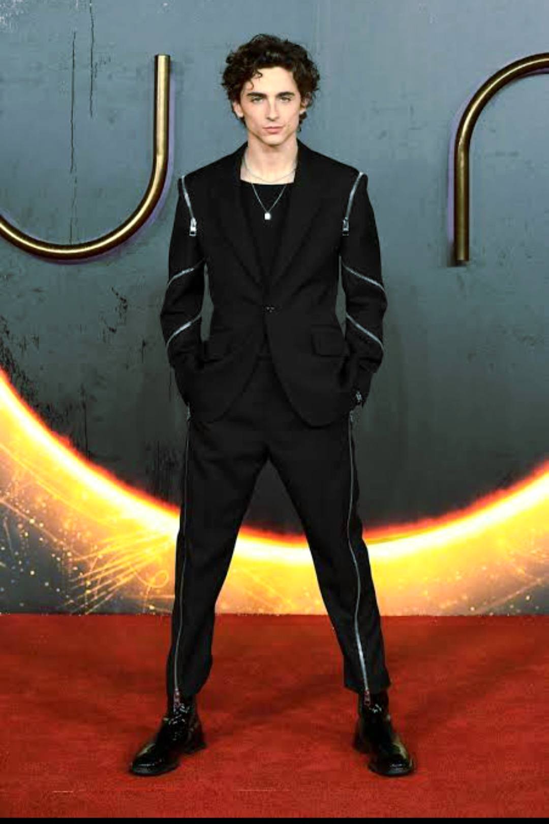 استایل تمام‌مشکی و مینیمال تیموتی شالامی – Timothée Chalamet all black outfit